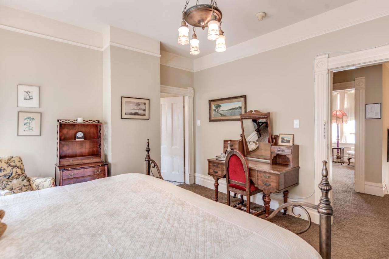 O Canada House Bed & Breakfast photo