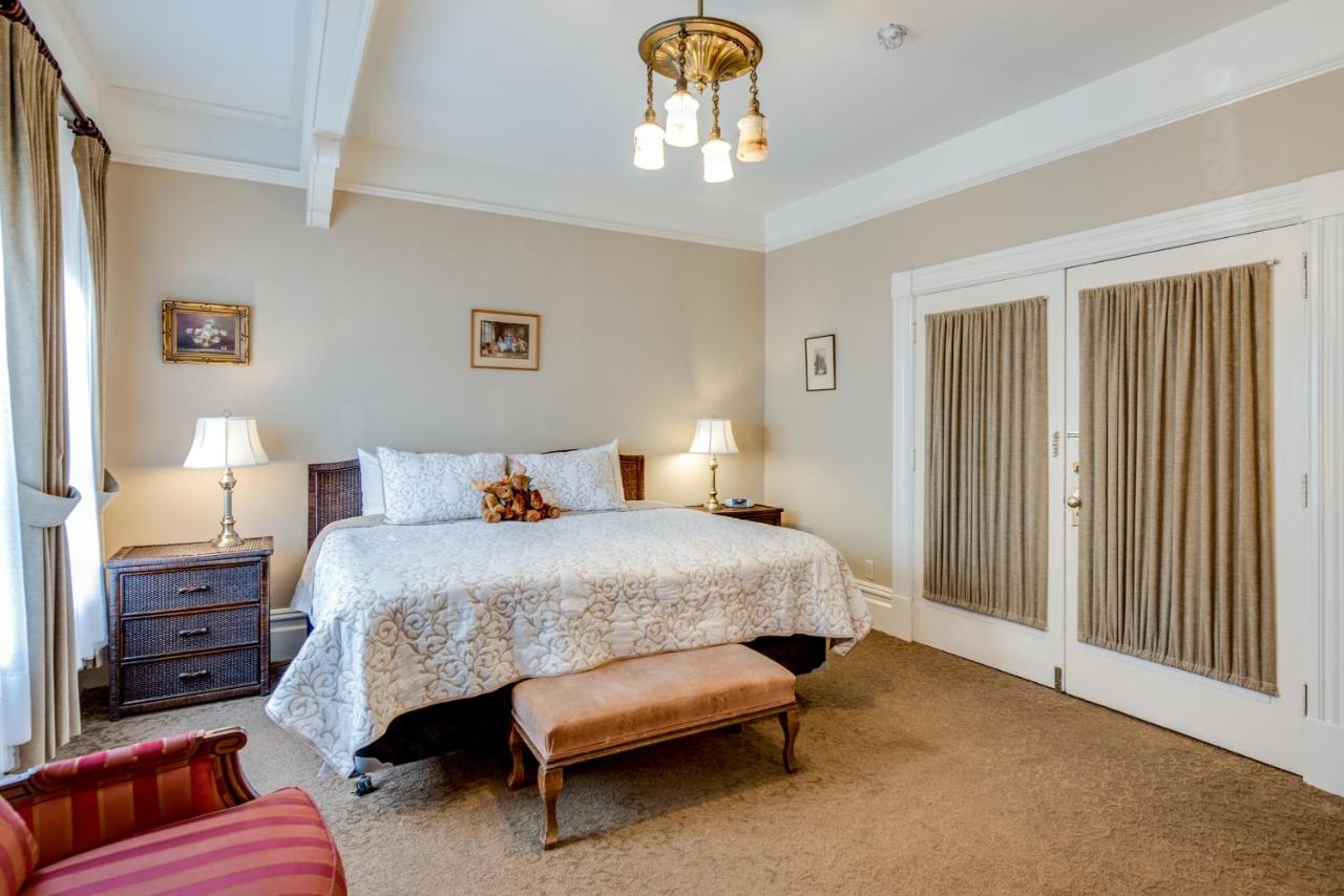 O Canada House Bed & Breakfast photo