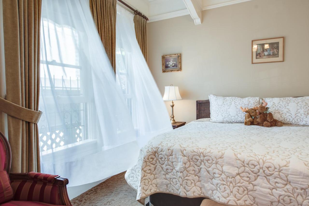 O Canada House Bed & Breakfast photo