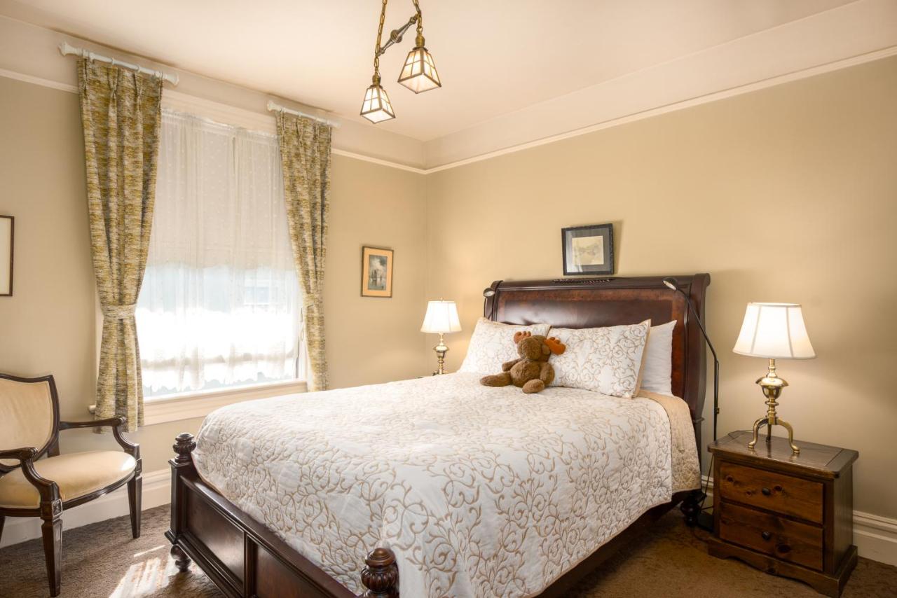 O Canada House Bed & Breakfast photo