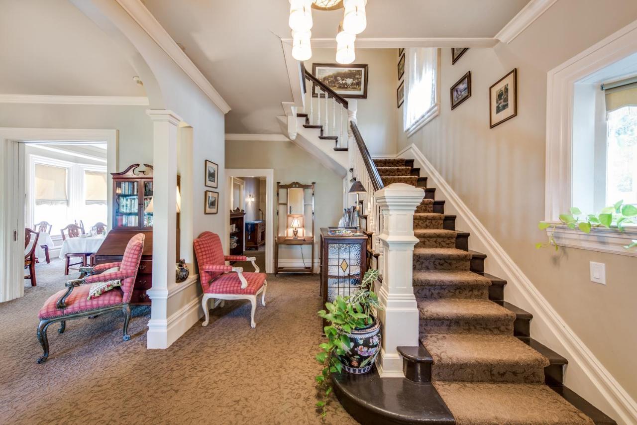 O Canada House Bed & Breakfast photo