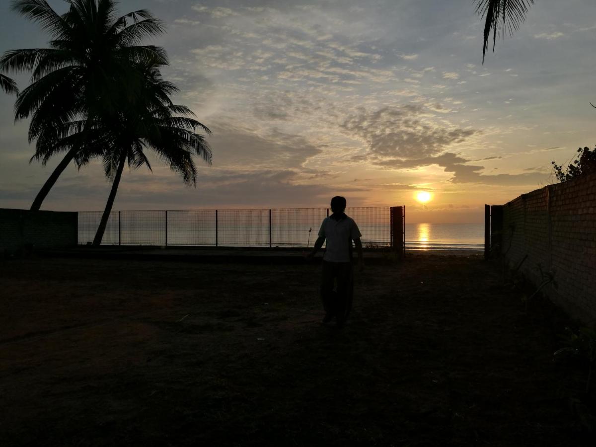 Beach: ALA Beach Lodge - Markisa Homestay