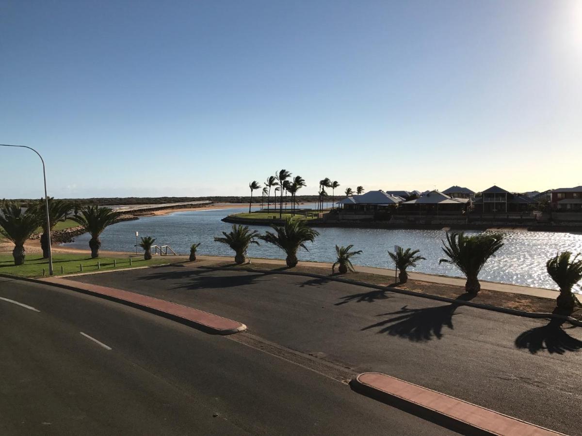 Beach: Gascoyne Hotel