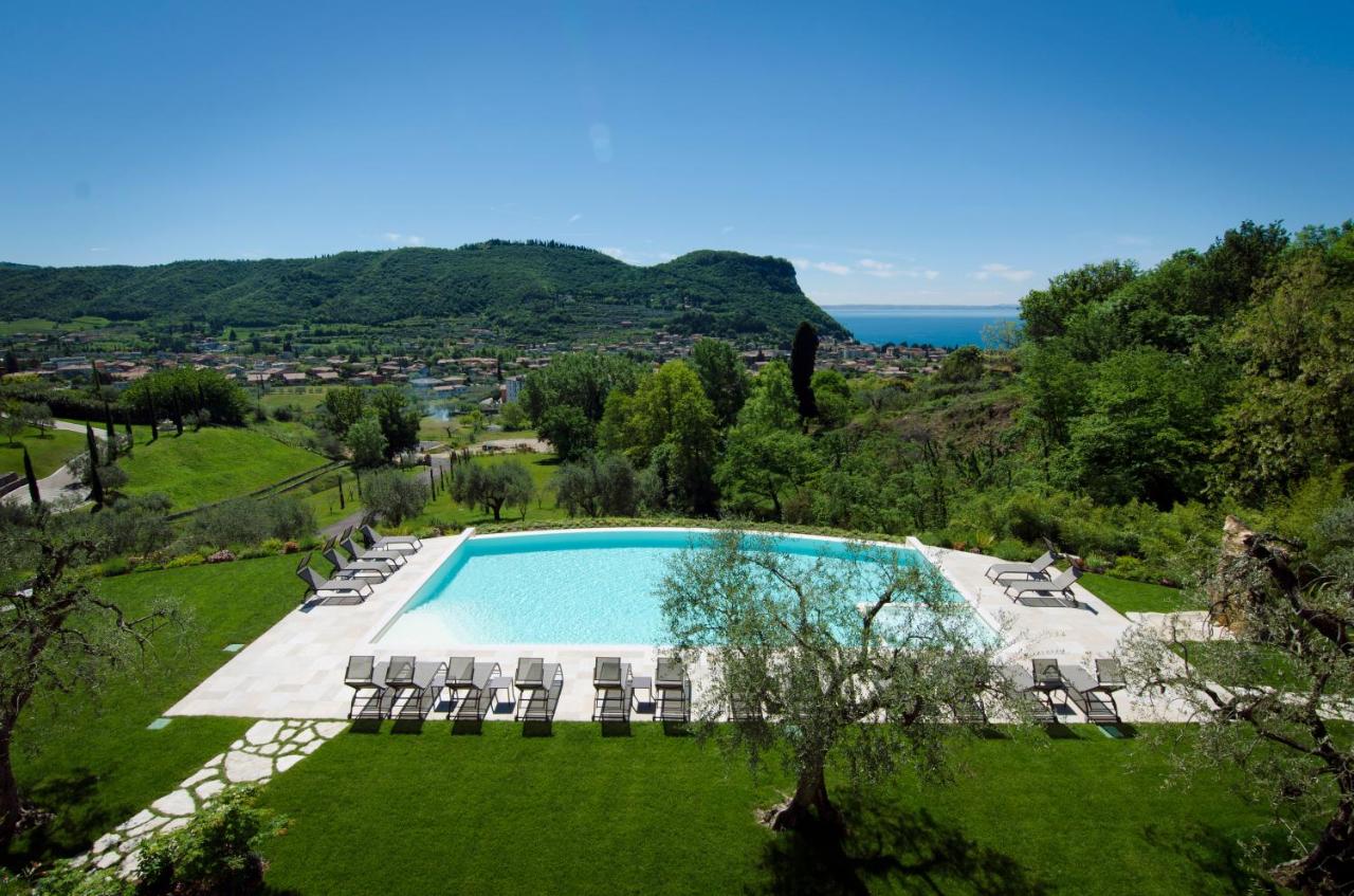 For tips on where to stay in Lake Garda, check out our list of favourite 4 and 5 star luxury hotels in Lake Garda plus cool resorts on the lake for R&R. #lakegardahotels #italy | 5-star Luxury Hotels In Lake Garda | Top Hotels Lake Garda Lago di Garda Luxury Hotels | Lake Garda Hotels 4 Star | Lake Como Hotels 5 Star | Best Hotels On Lake Garda | Luxury Lake Garda Hotels | Luxury Hotels Lake Garda | Sirmione Lake Garda Hotels | Lake Garda Italy Hotels 5-star Luxury Hotels In Lake Garda | Top Hotels Lake Garda Lago di Garda Luxury Hotels | Lake Garda Hotels 4 Star | Lake Como Hotels 5 Star | Best Hotels On Lake Garda |