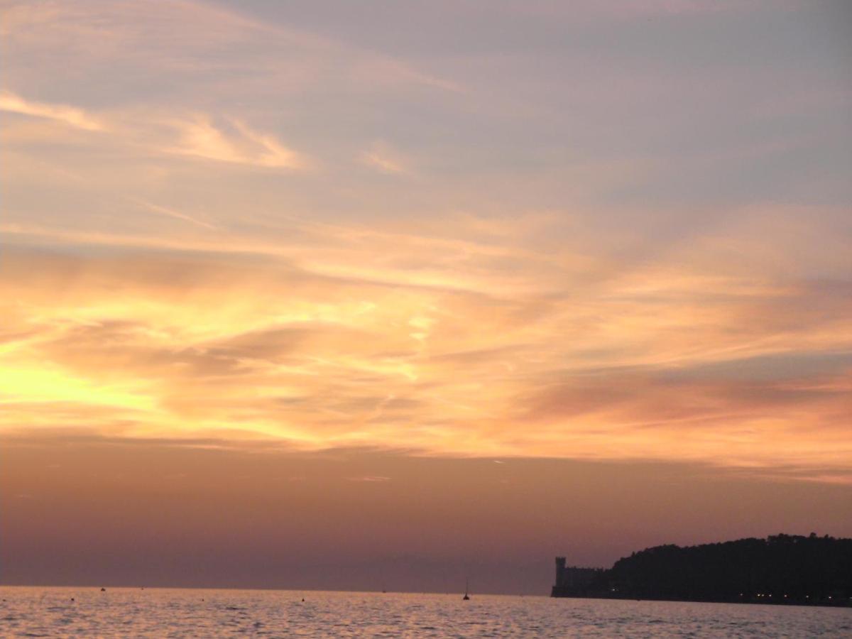 Happy Holidays Welcome - 2