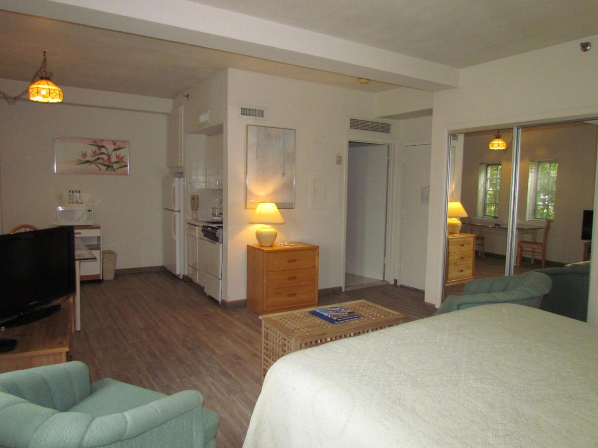 Montauk Manor — photo 15