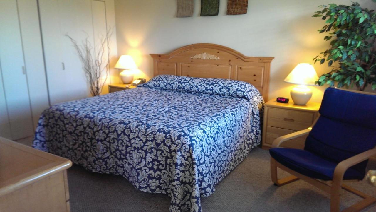 Montauk Manor — photo 14