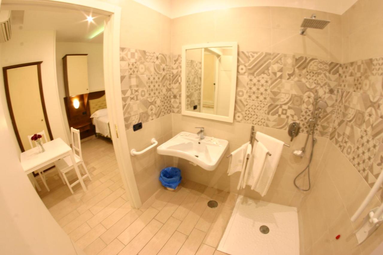 Hotel Chic photo