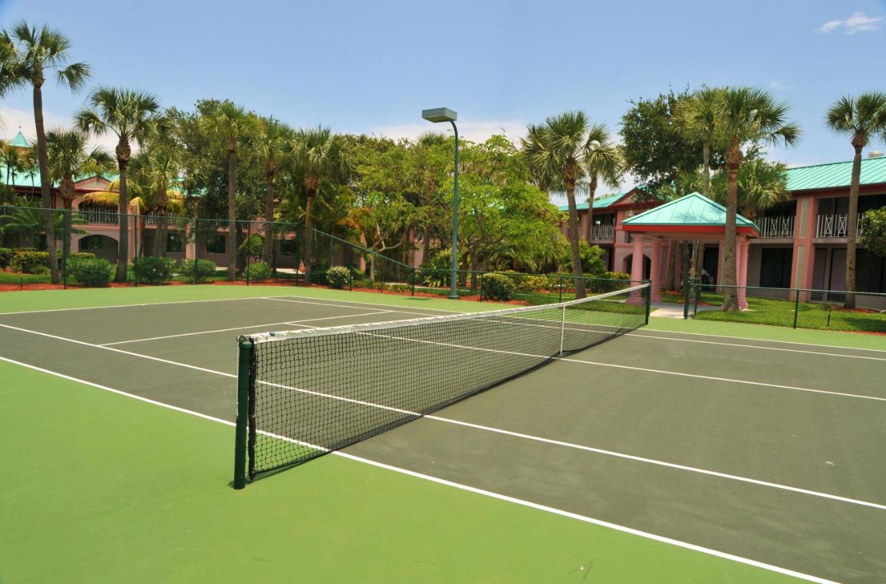 Tennis court: Radisson Resort at the Port