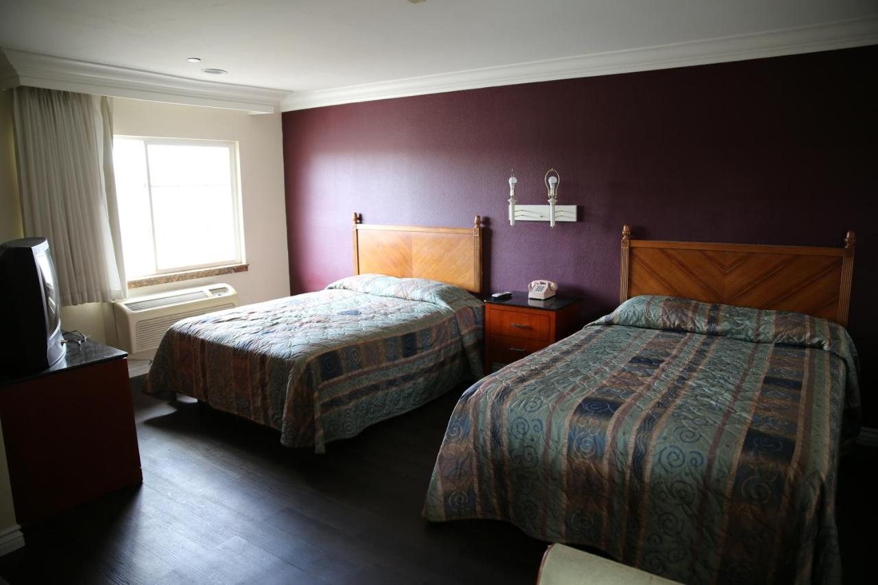 Chateau Inn & Suites — photo 20