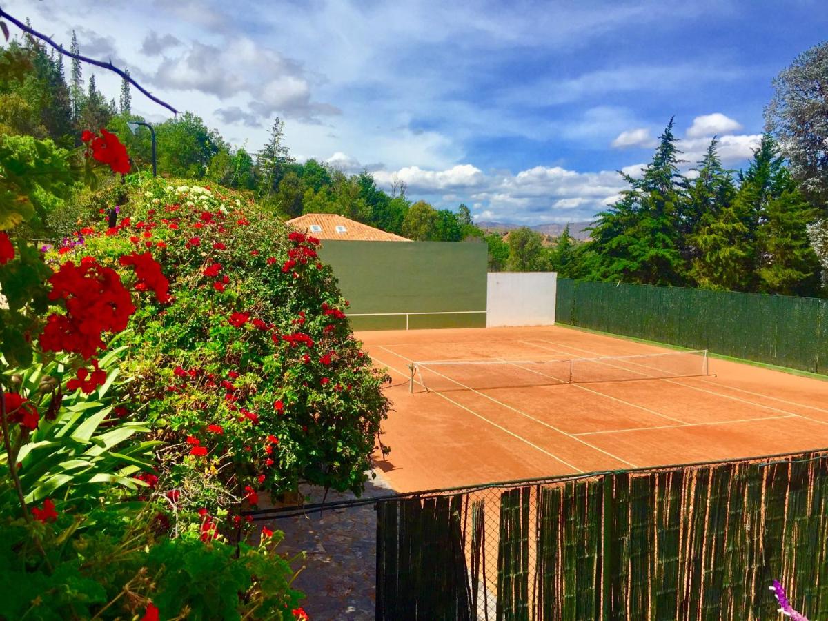 Tennis court: Hospederia Centro de Convenciones Duruelo