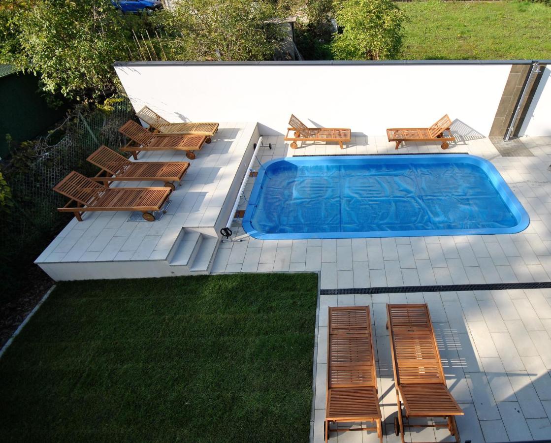 Heated swimming pool: A Mi Házunk