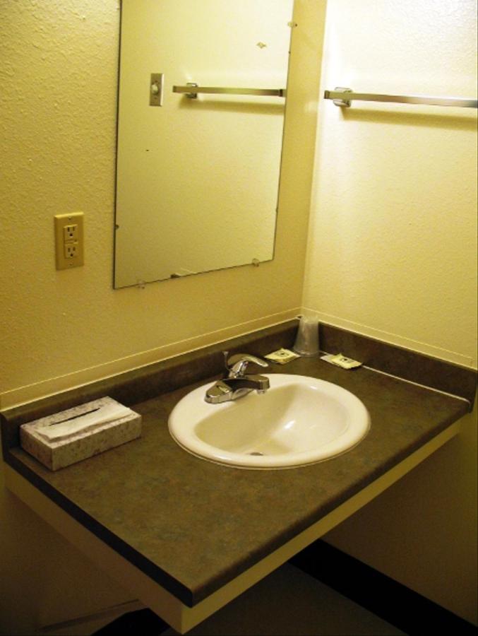 Golden West Motel — photo 15