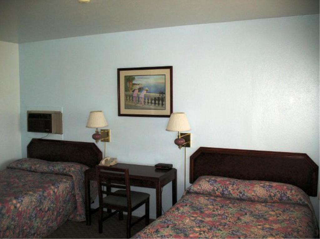 Golden West Motel — photo 21