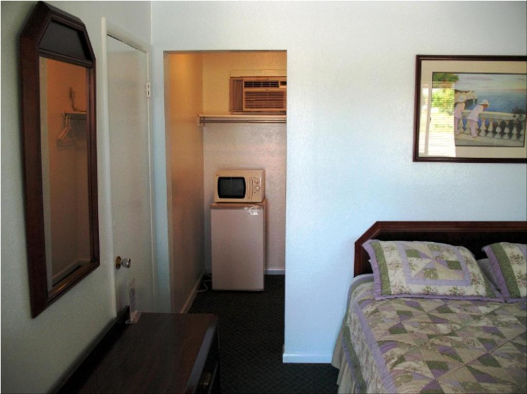 Golden West Motel — photo 6