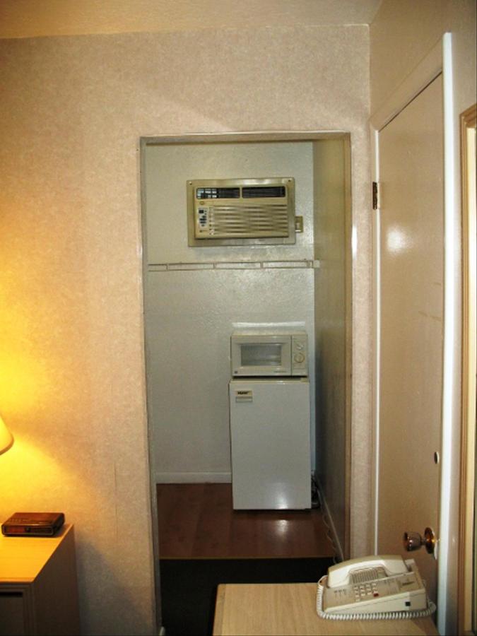 Golden West Motel — photo 8