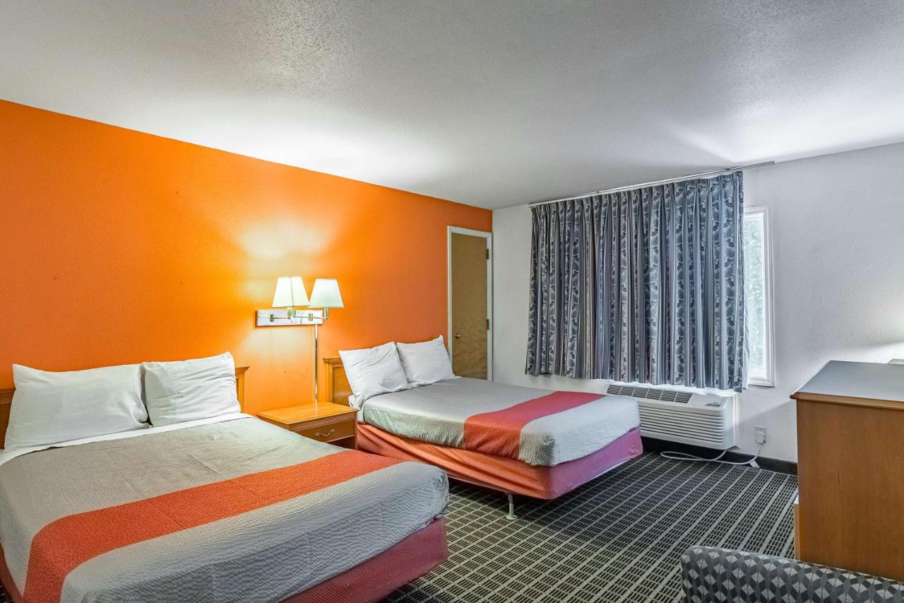 Rainbow Motel — photo 16