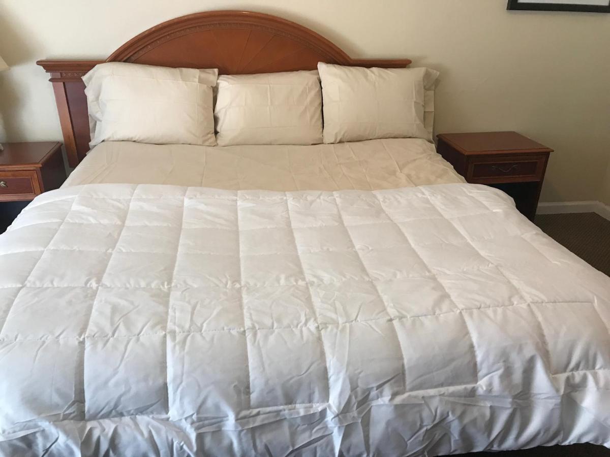 Red Carpet Inn / Bouton Inn — photo 18