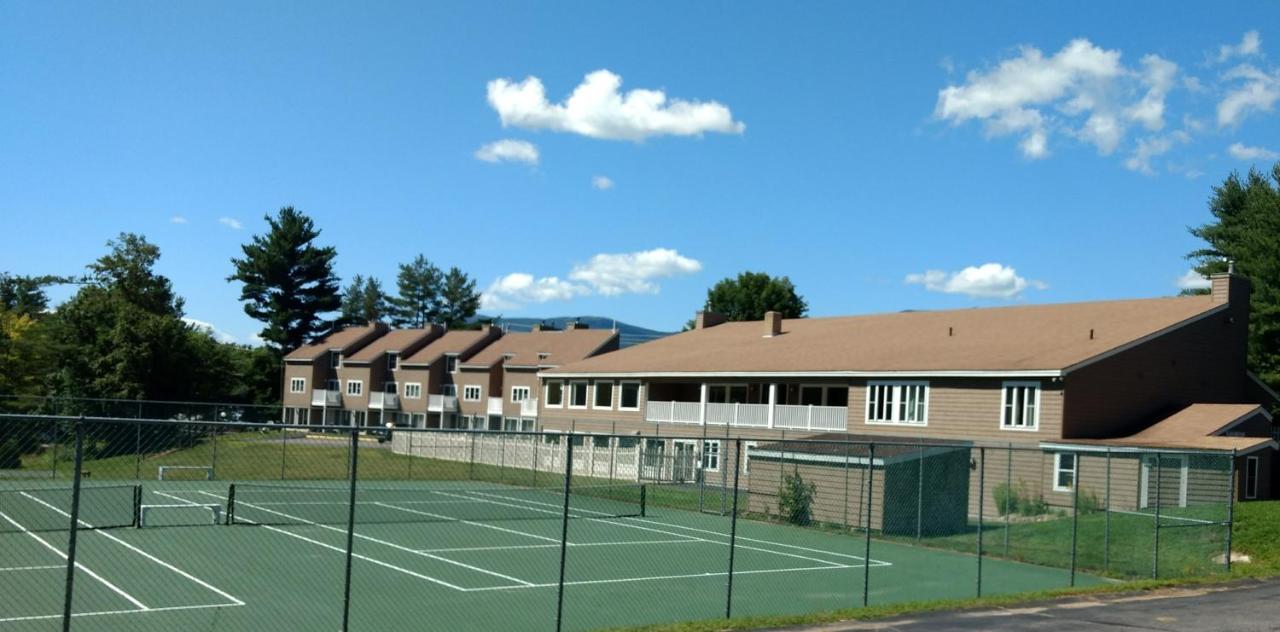 Tennis court: Cathedral Ledge Resort
