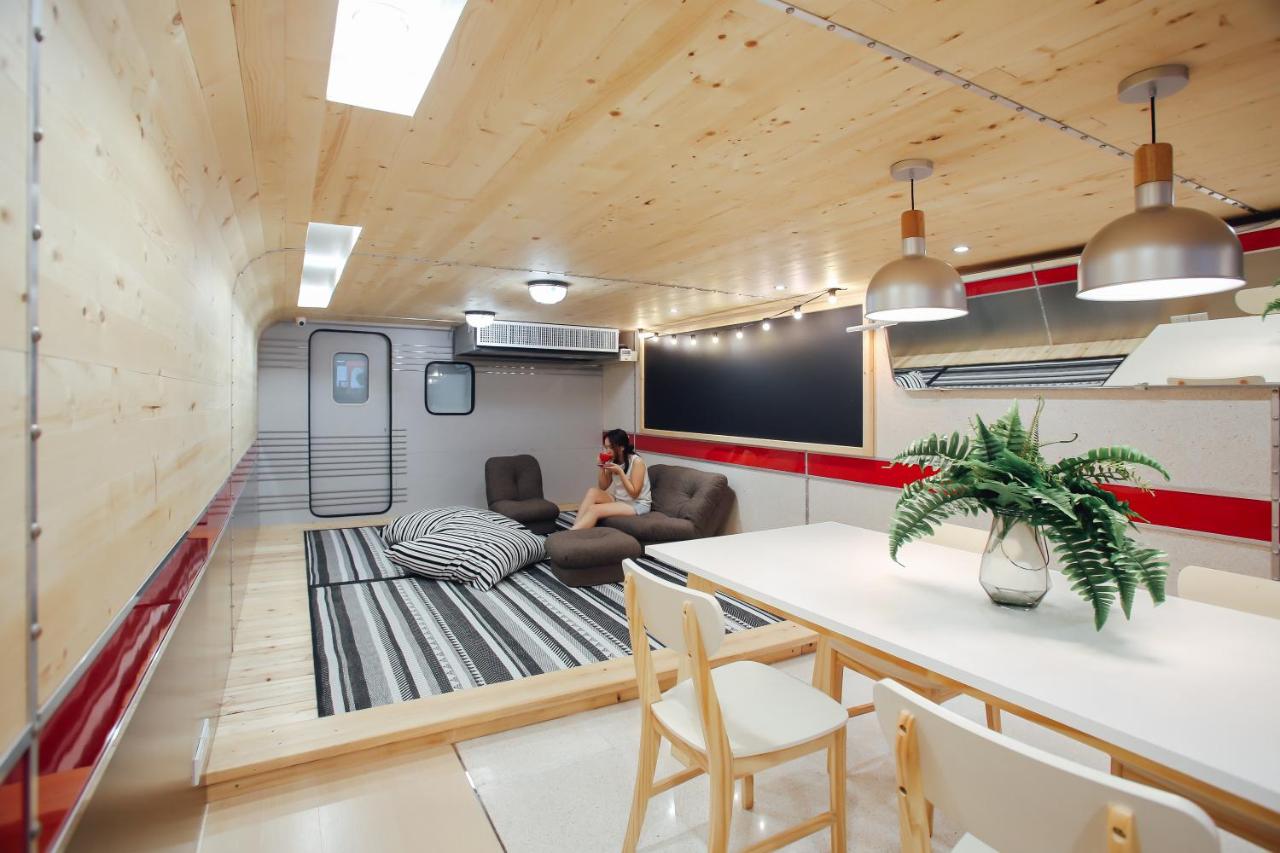 Tales Khaosan (Cafe & Hostel) - 4