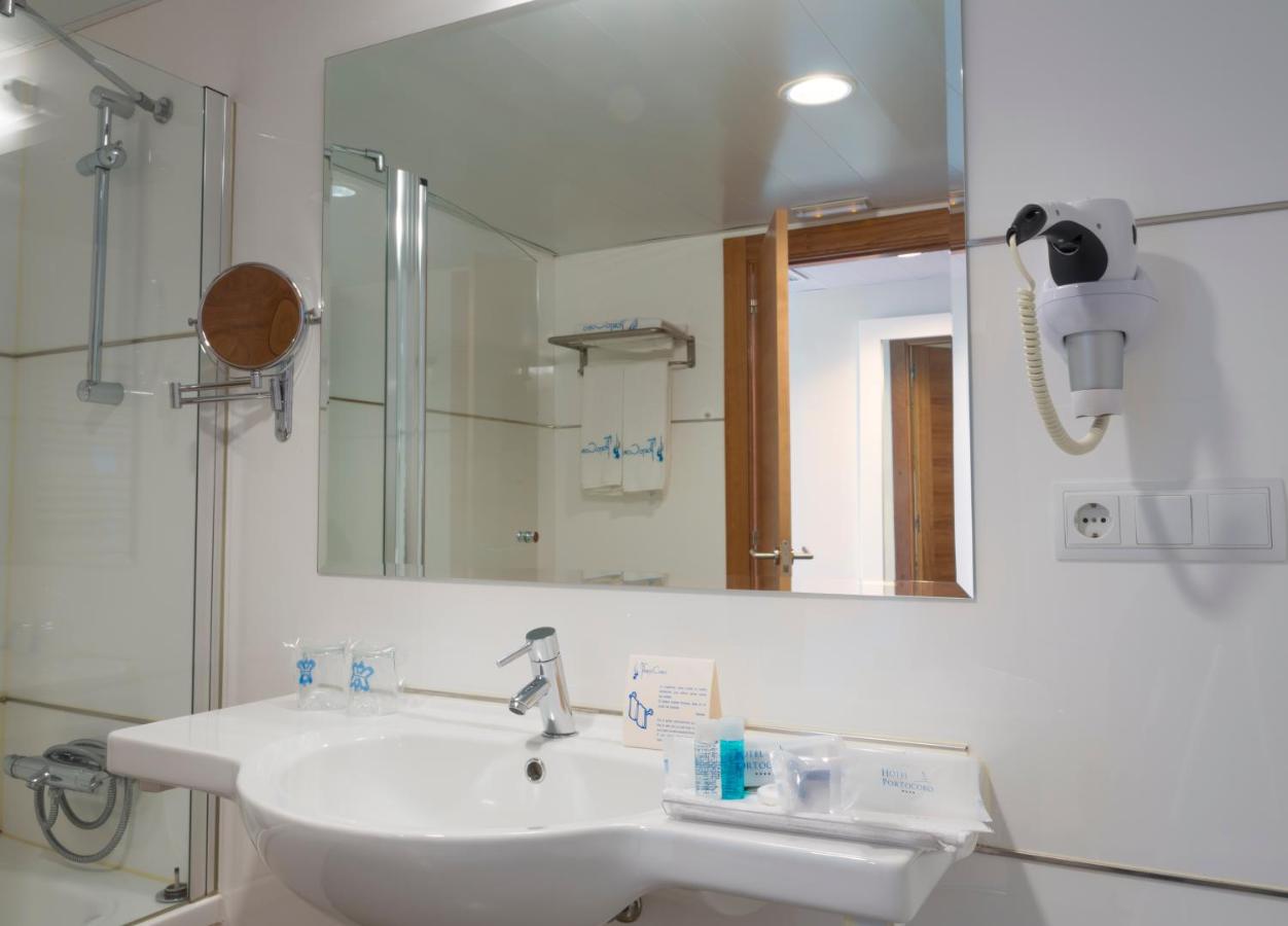 Hotel Portocobo, Santa Cruz de Oleiros, Spain - Booking.com