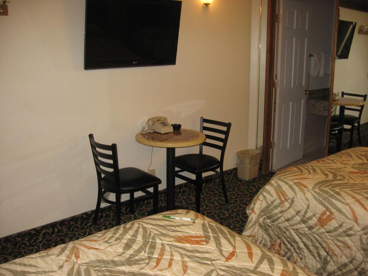 Domino Motel — photo 21