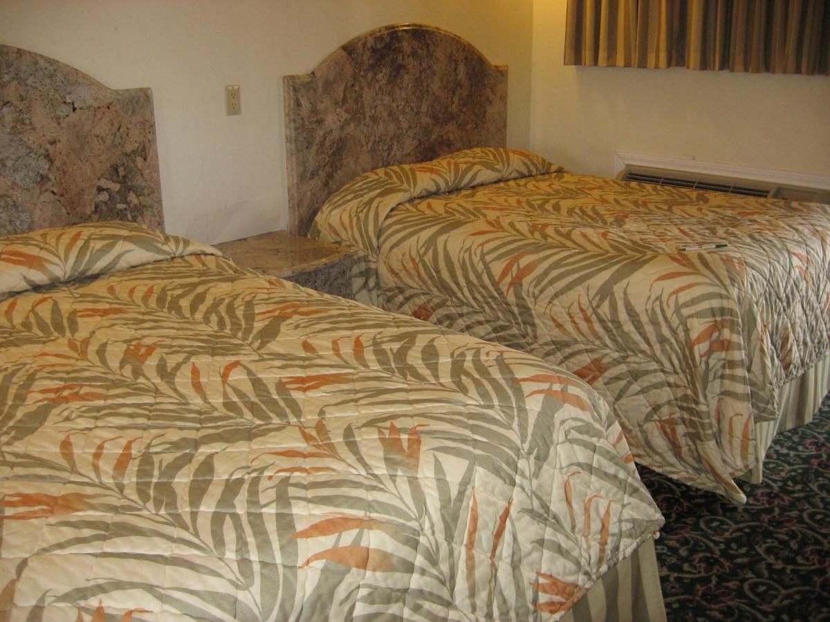 Domino Motel — photo 18