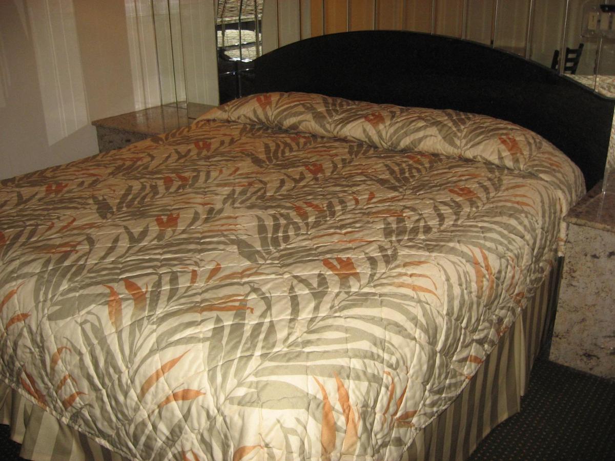 Domino Motel — photo 12