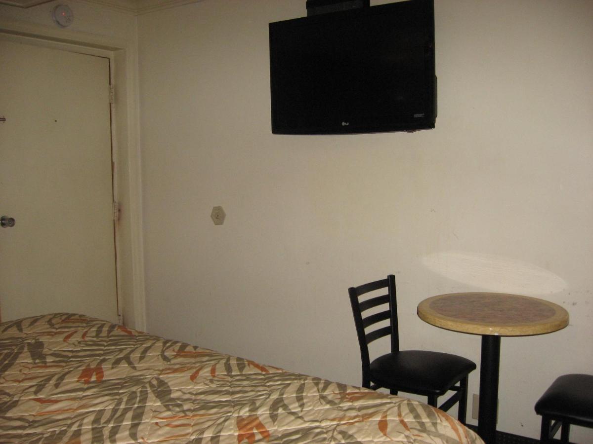 Domino Motel — photo 13