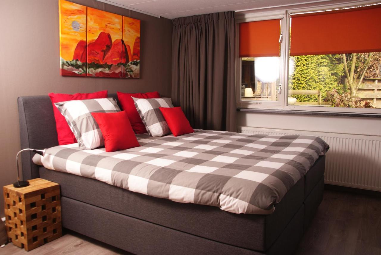 Een bed of bedden in een kamer bij Bed and Breakfast de Verwennerij
