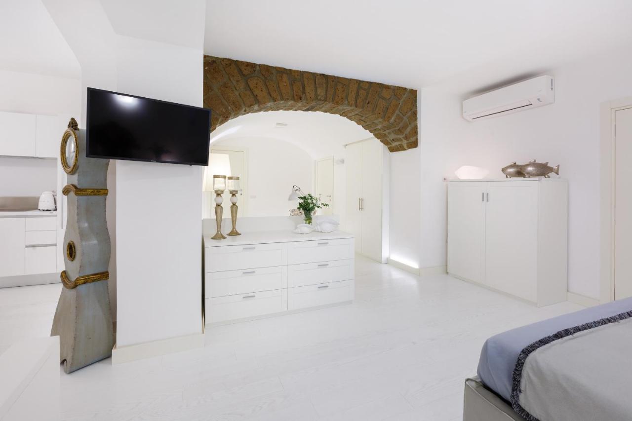 White Stylish Apartments photo