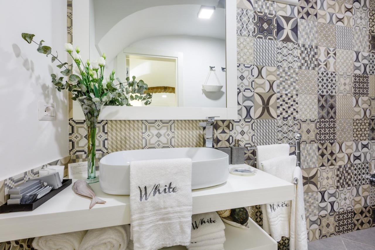 White Stylish Apartments photo