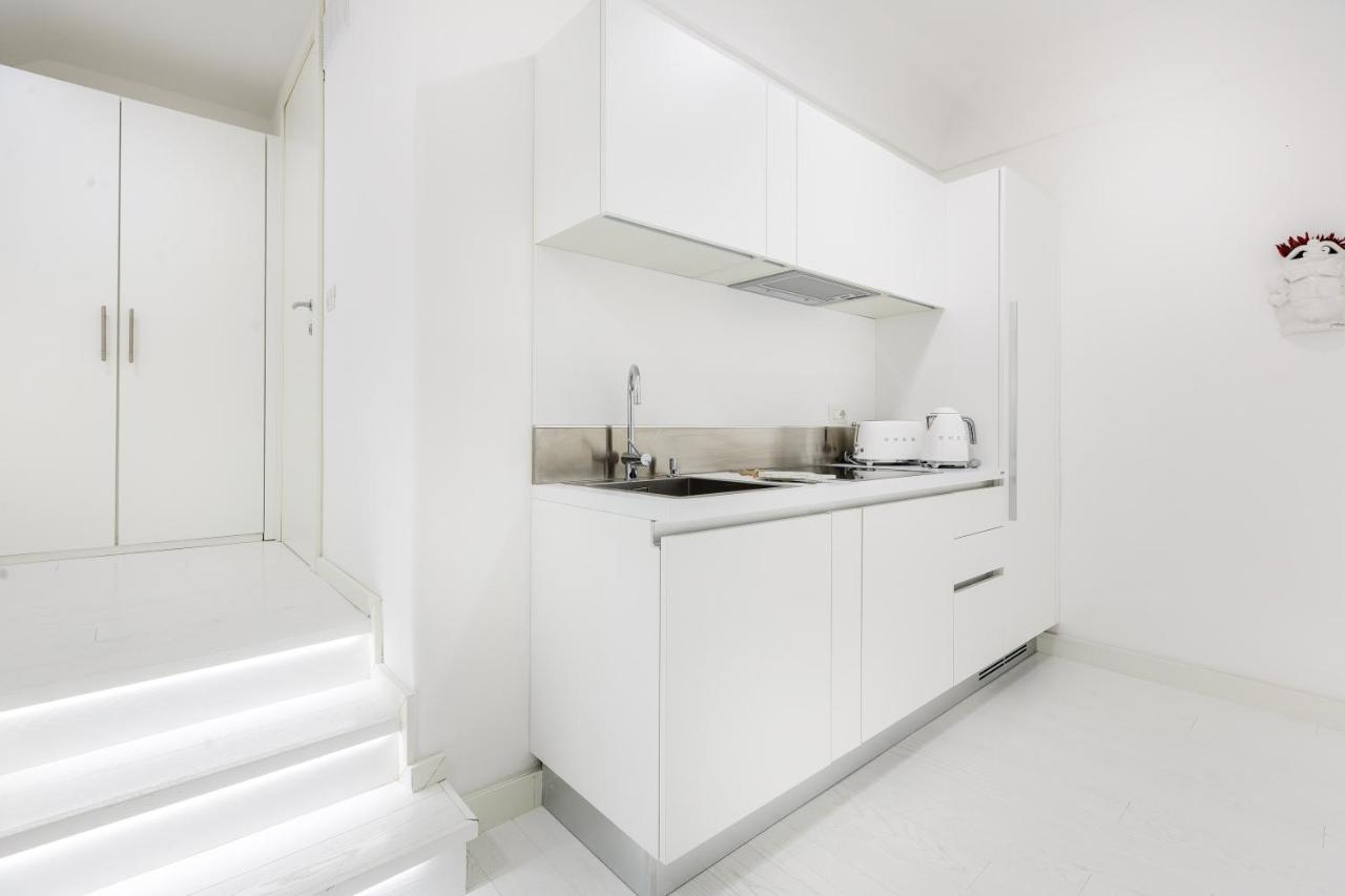 White Stylish Apartments photo