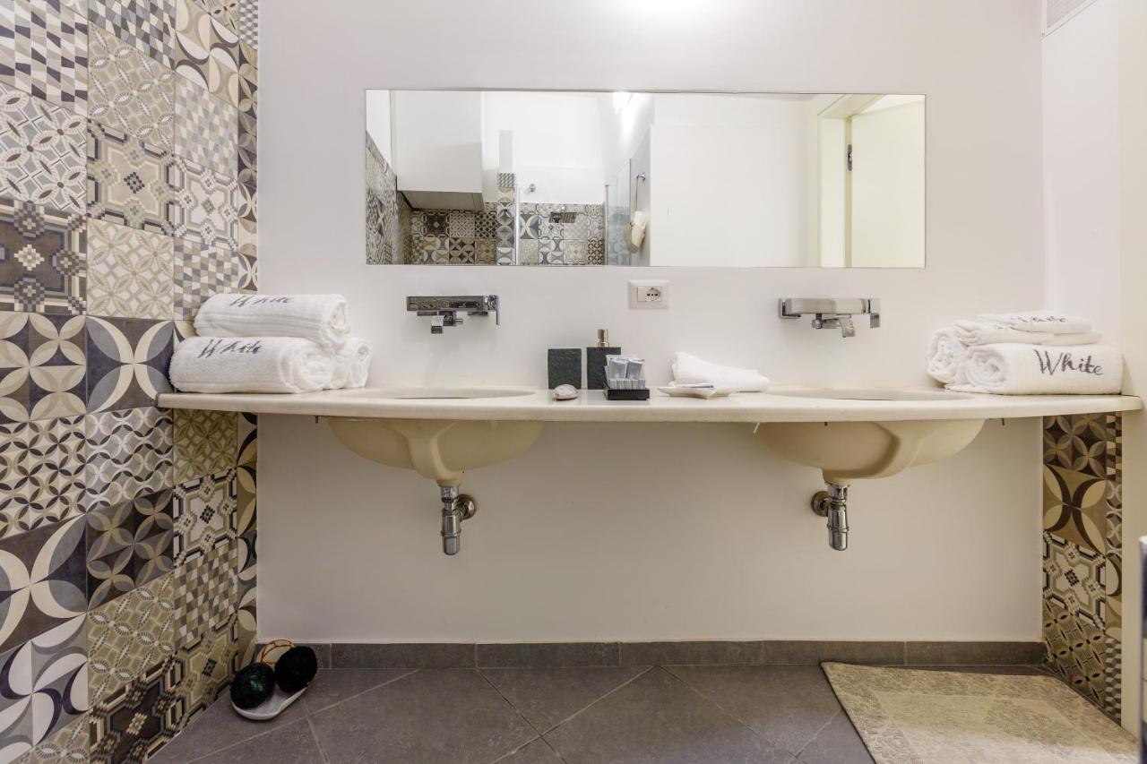 White Stylish Apartments photo