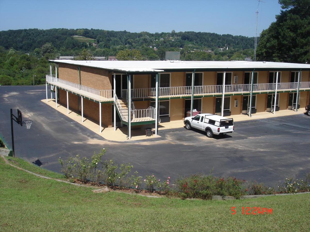 Budget Inn — photo 7