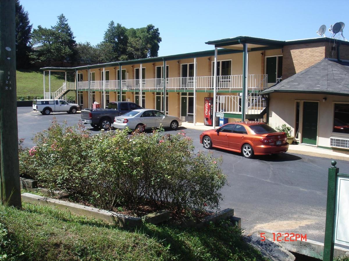 Budget Inn — photo 11