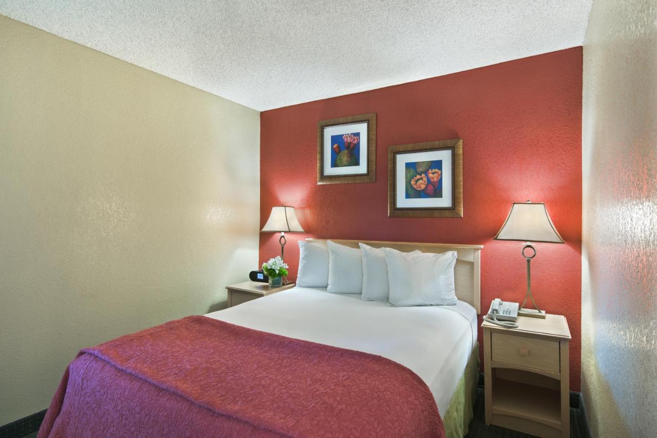 Oxnard Inn Lancaster — photo 23
