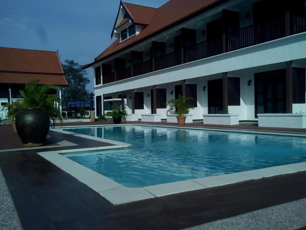 Percutian Dua Hari Satu Malam Di Tanjung Demong Beach Resort Besut Terengganu Some Bullet For Your Head