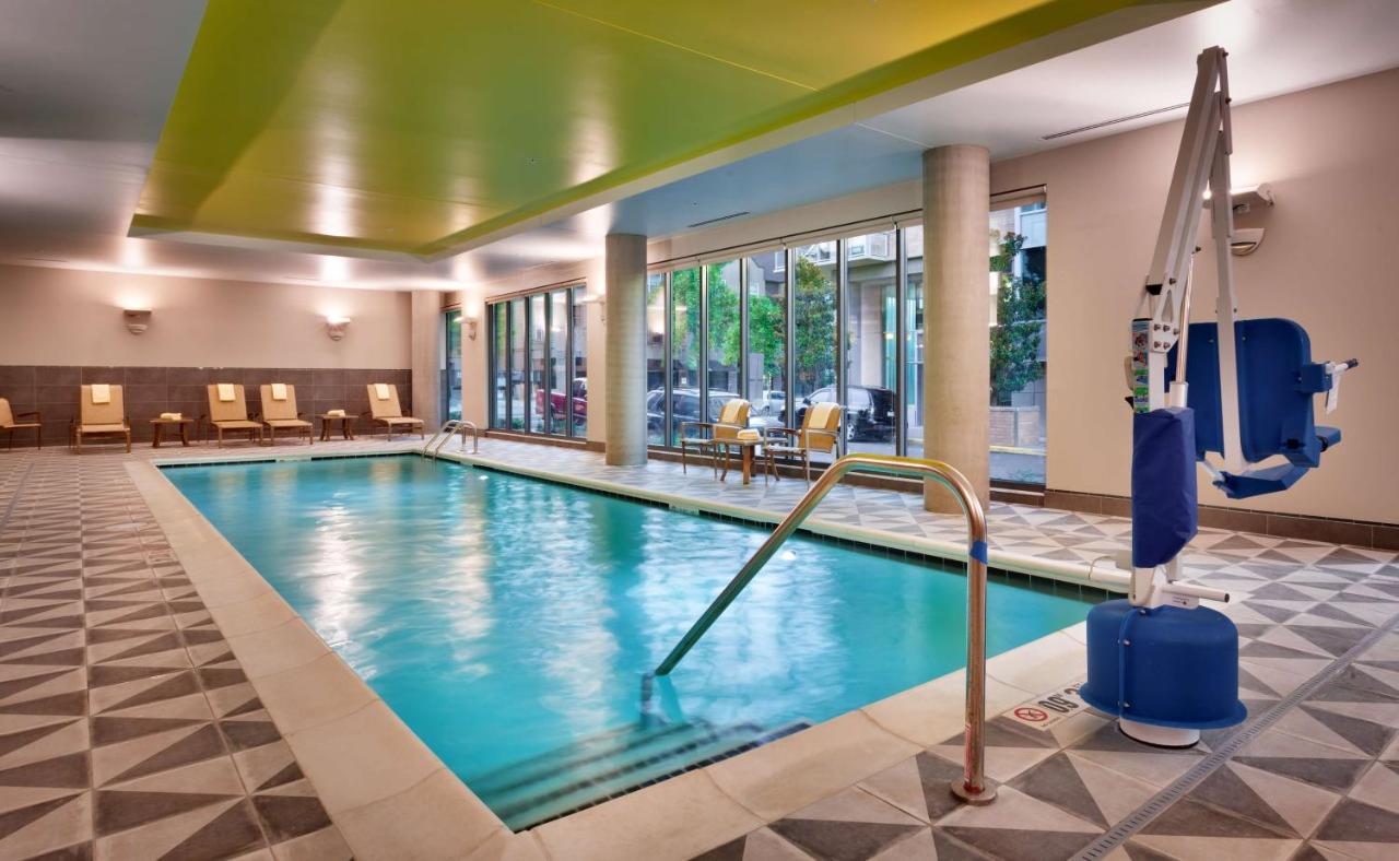 Heated swimming pool: Hyatt House Portland / Downtown