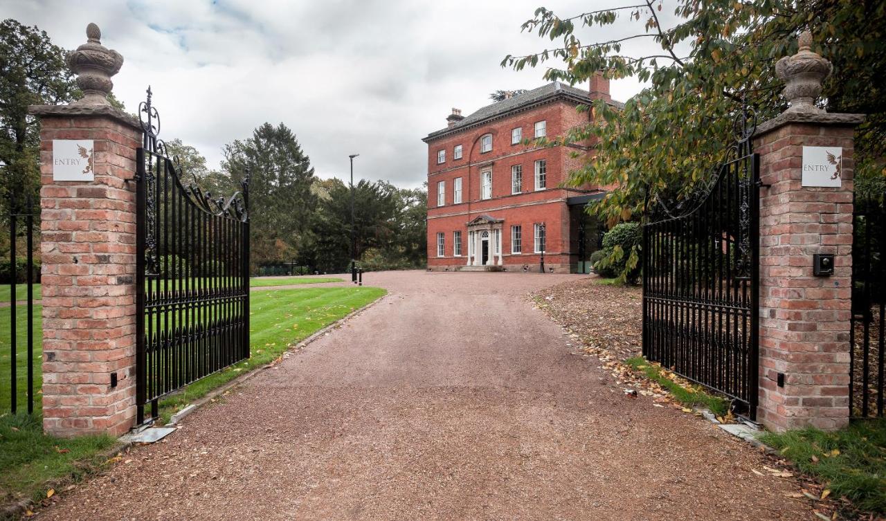 {{ hotelInfo.altText }}