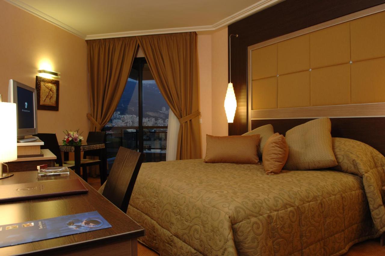 Regency Palace Hotel photo