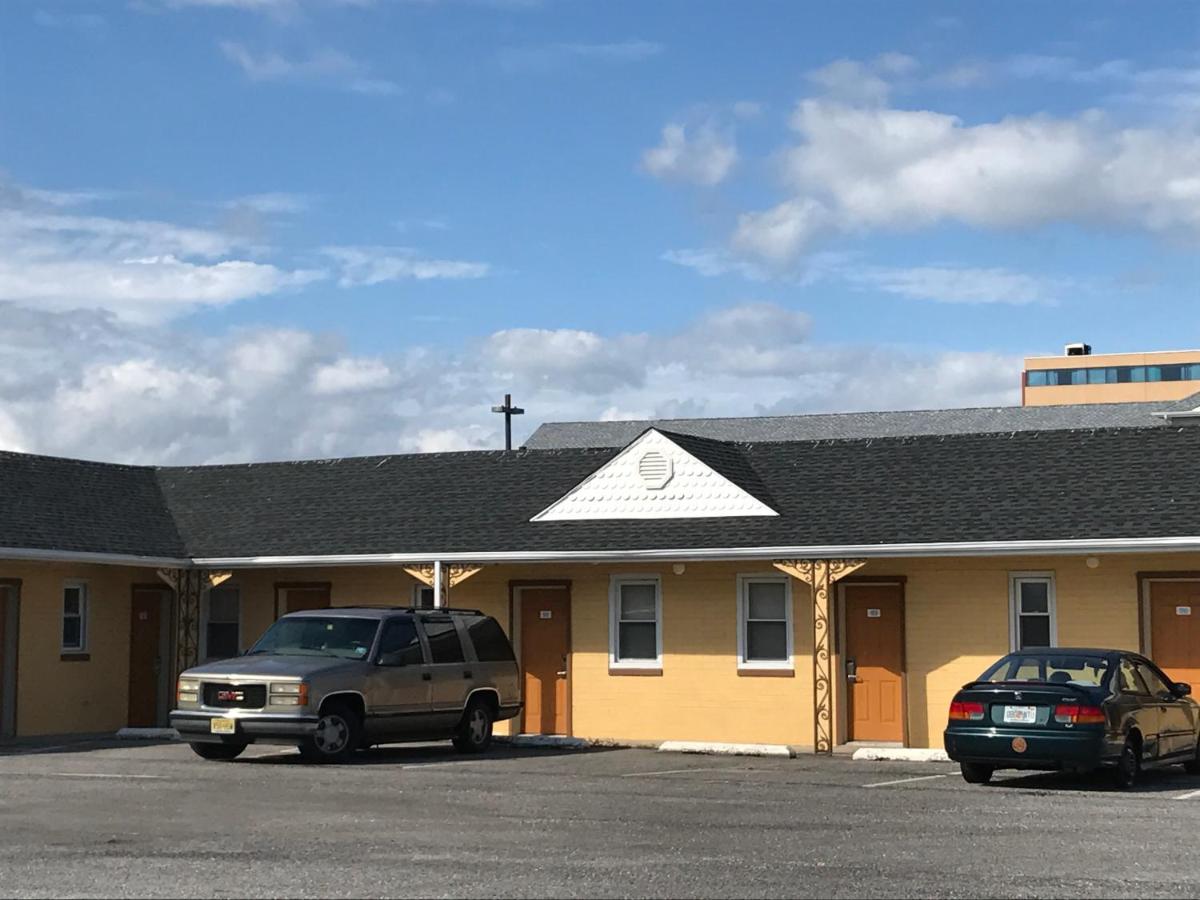 Luxury Inn & Suites — photo 12