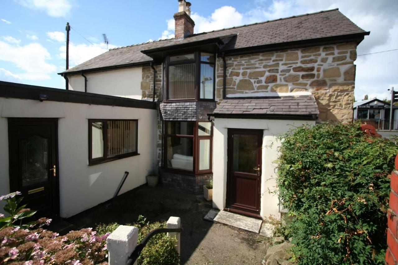 {{ hotelInfo.altText }}