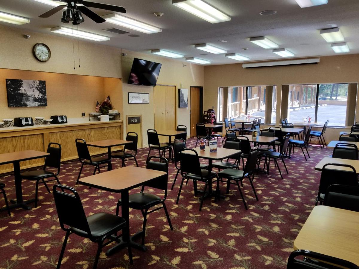 Rushmore Express & Suites — photo 11