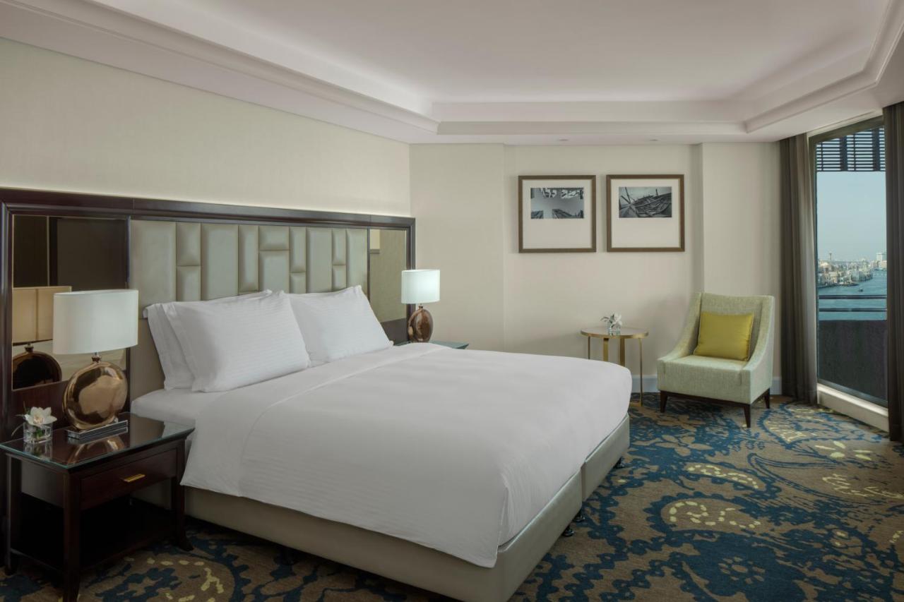 Radisson Blu Hotel, Dubai Deira Creek photo