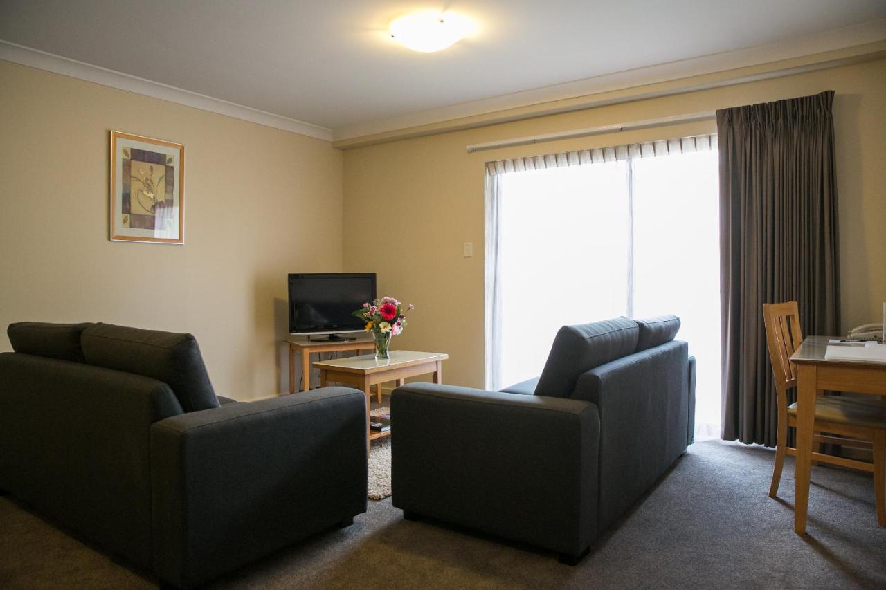 Mounts Bay Waters Apartment Hotel - Laterooms