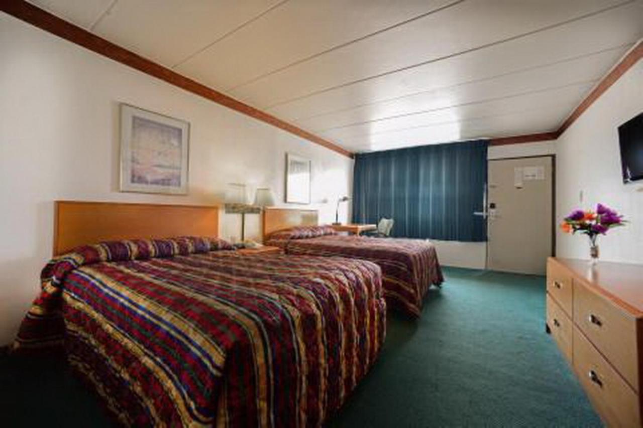 Loyalty Inn Maryville Il - Bookingcom