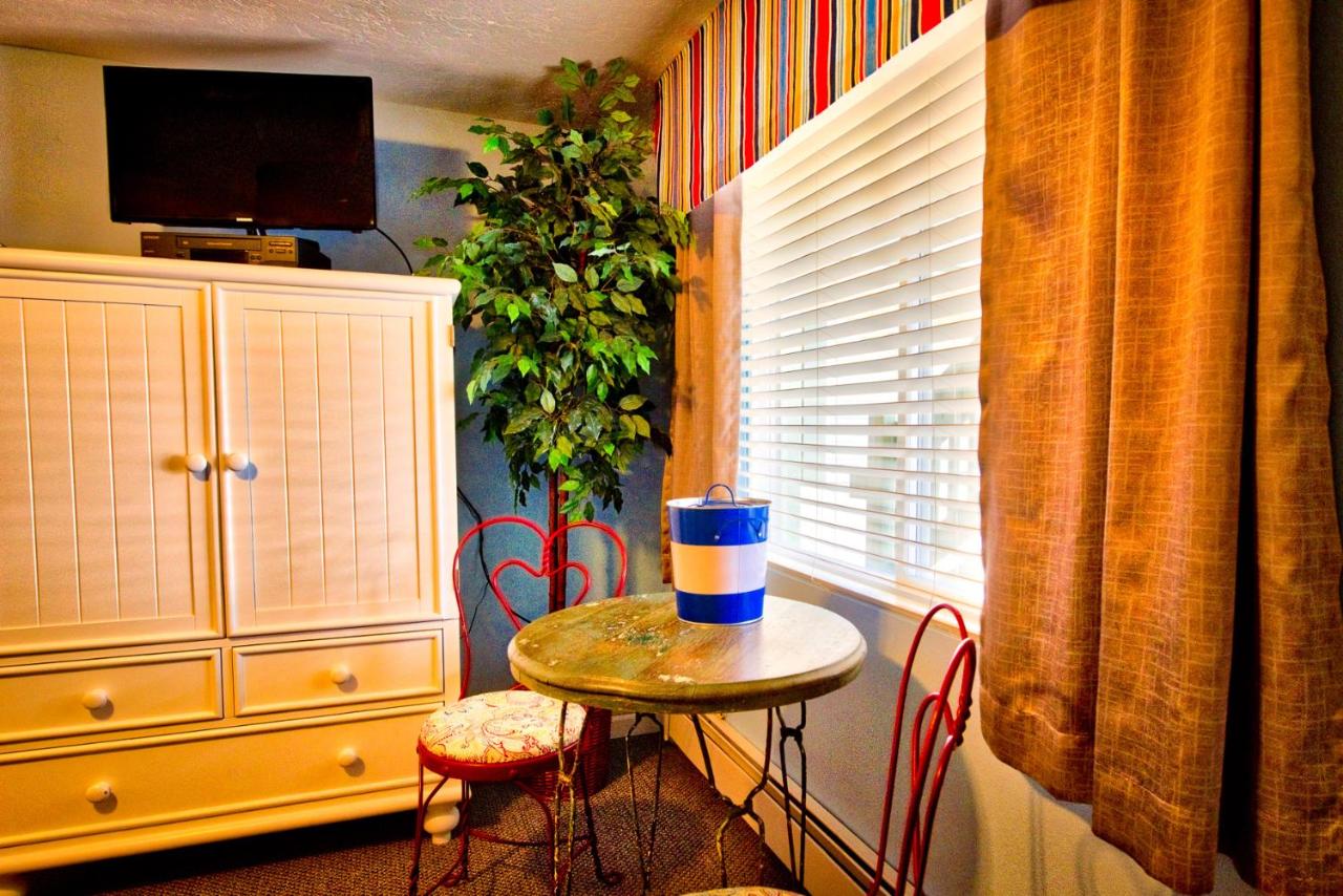 Pine Cove Motel — photo 16
