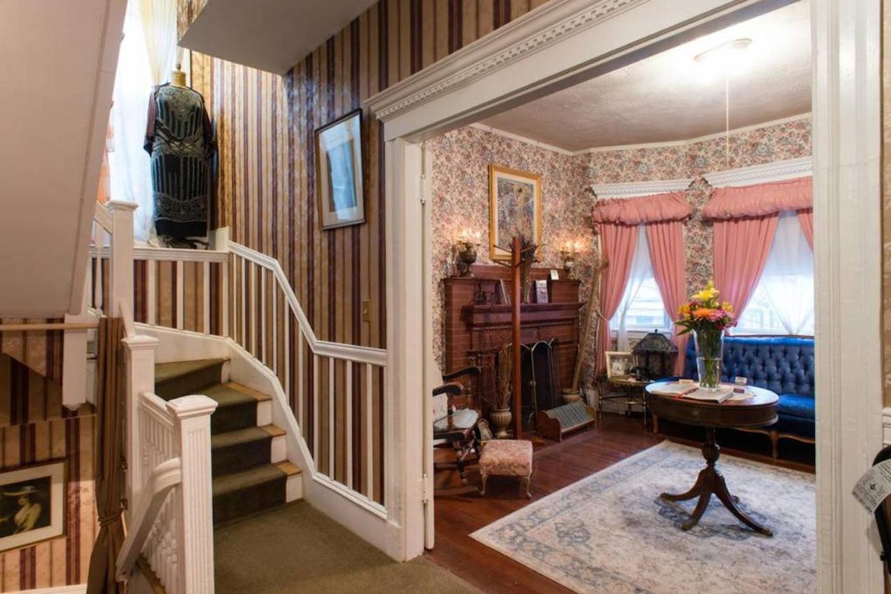 The Coolidge Corner Guest House: A Brookline Bed and Breakfast — photo 2