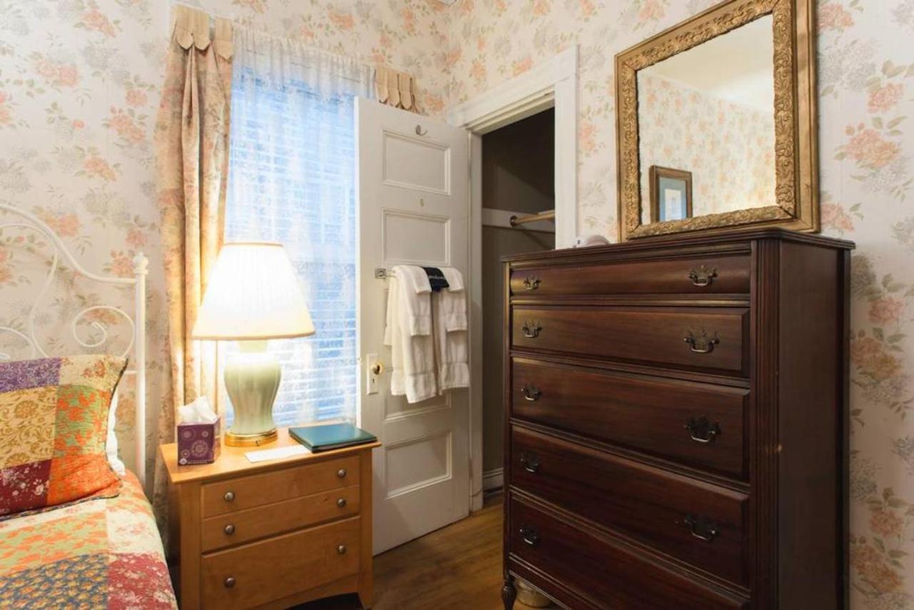 The Coolidge Corner Guest House: A Brookline Bed and Breakfast — photo 18